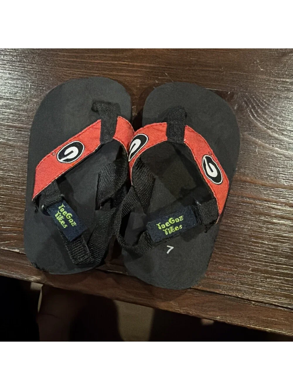 ToeGaz Bikes Kids Red and Black Flip Flop Sandals Size 7